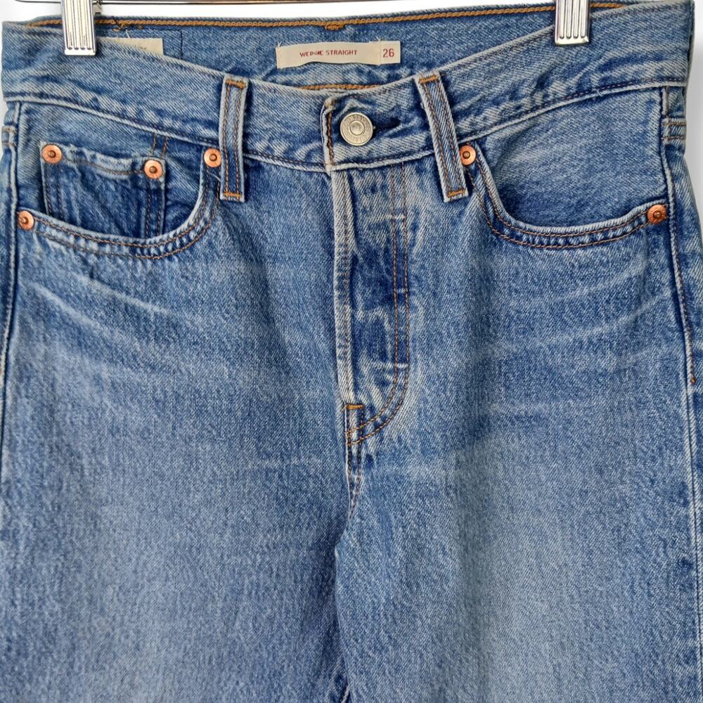 Levi's SZ 26 Premium Wedgie Straight  Distressed Knee Frayed Hem Denim - Picture 3 of 8